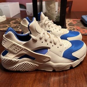 Nike Air Huaraches Mens size 10